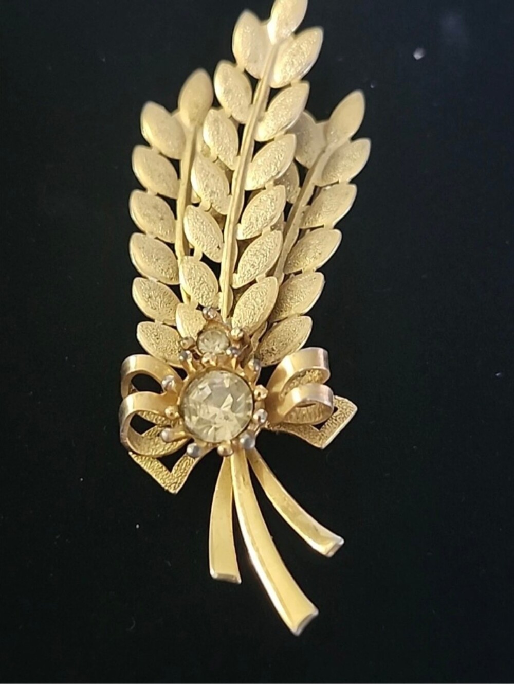 Sarah Coventry Signed Brooch Pin Gold Leaf And Rhinestonesbl Vintage